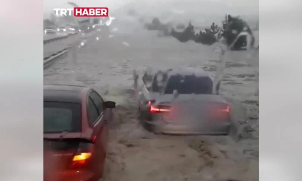 Τουρκία: Μετά τις φωτιές, ήρθαν και οι καταποντισμοί